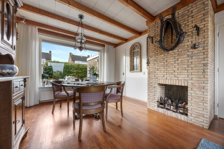 Photo 17 of Esdoornstraat 56