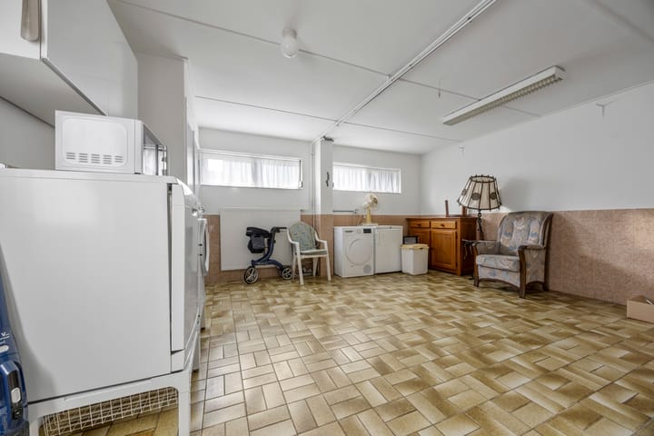 Photo 21 of Esdoornstraat 56