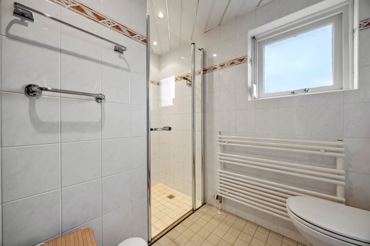 Photo 38 of Esdoornstraat 56