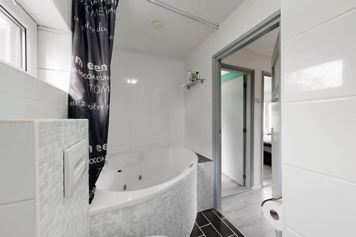 Photo 32 of Graaf Florisstraat 20