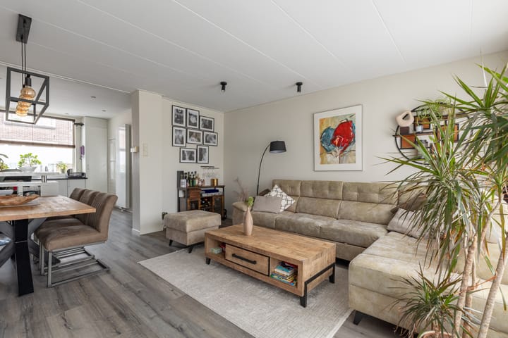 Photo 4 of Van der Kaaijstraat 38