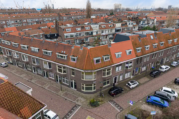 Photo 5 of Diepenbrockstraat 28