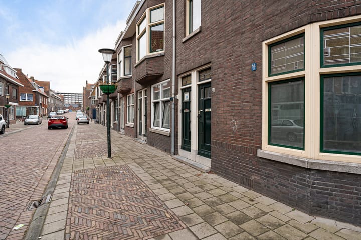 Photo 9 of Diepenbrockstraat 28