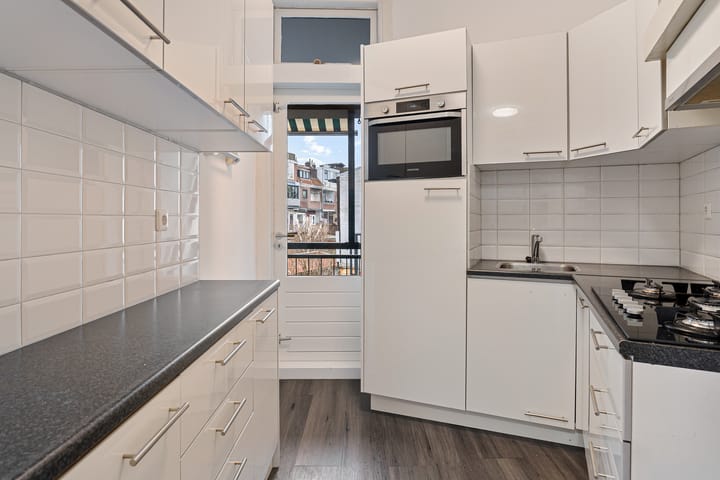 Photo 18 of Diepenbrockstraat 28