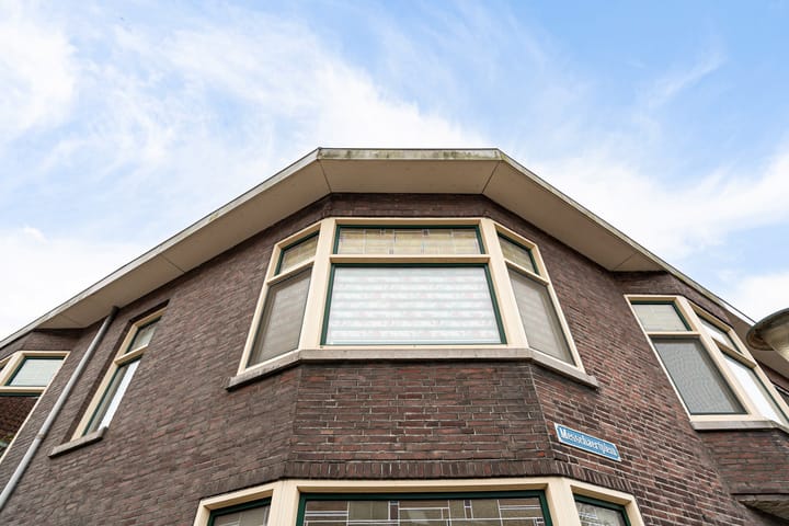 Photo 8 of Diepenbrockstraat 28