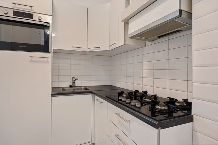 Photo 19 of Diepenbrockstraat 28