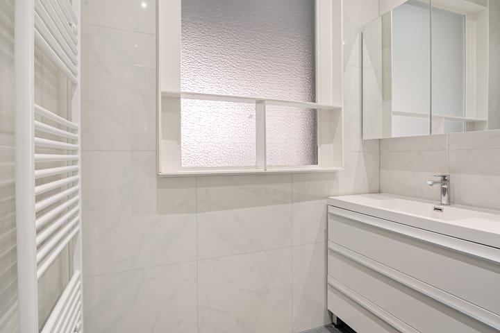 Photo 22 of Diepenbrockstraat 28