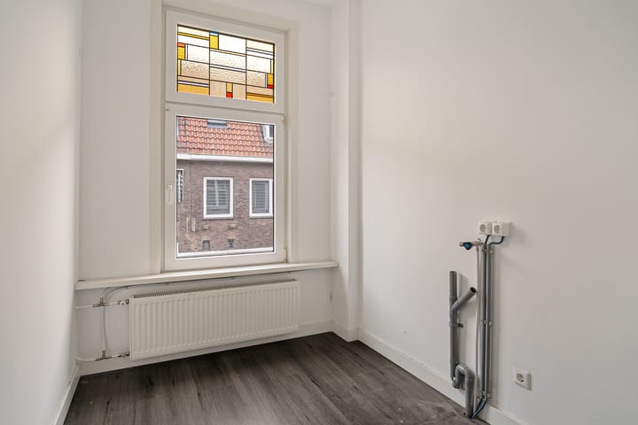 Photo 24 of Diepenbrockstraat 28