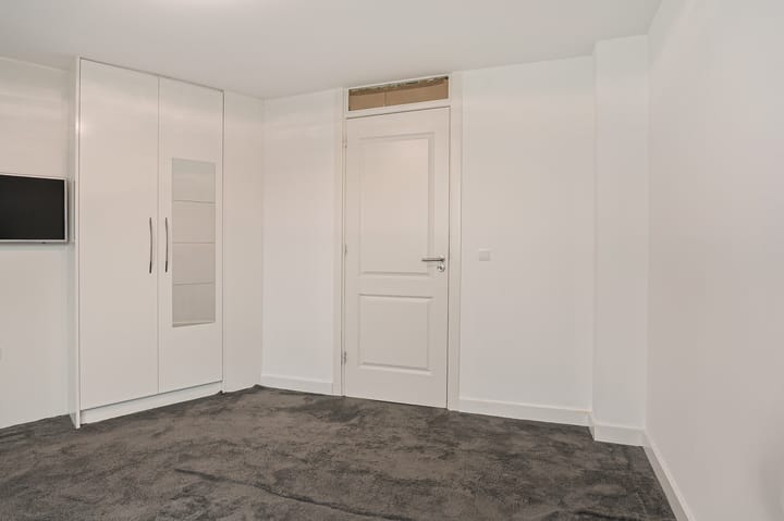 Photo 29 of Diepenbrockstraat 28