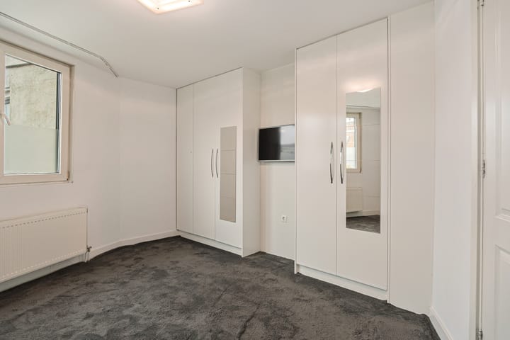 Photo 30 of Diepenbrockstraat 28