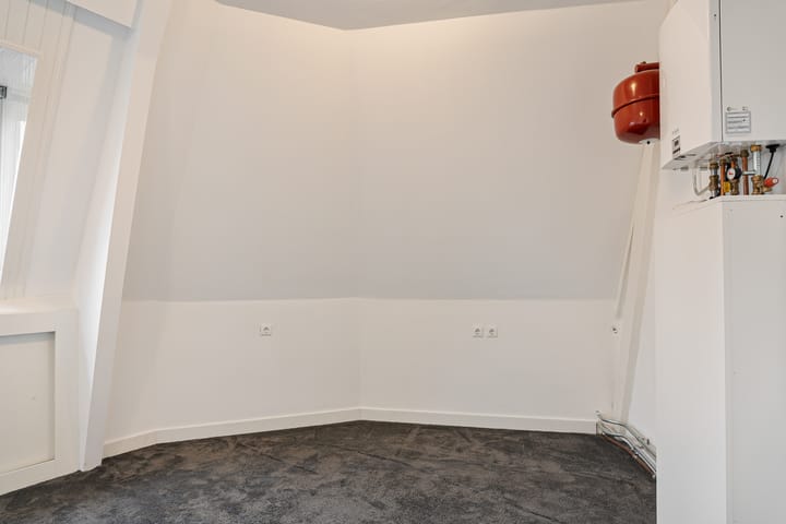 Photo 35 of Diepenbrockstraat 28