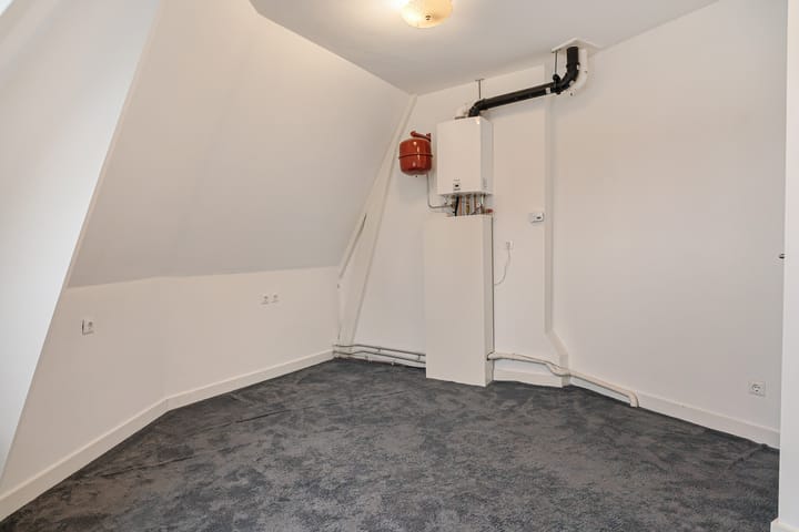 Photo 36 of Diepenbrockstraat 28