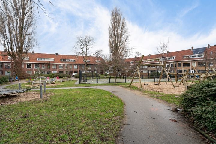 Photo 41 of Diepenbrockstraat 28