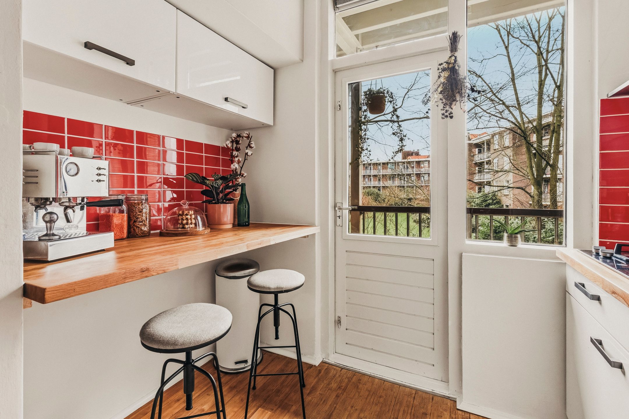 Foto 9 van Van Linschotenstraat 27