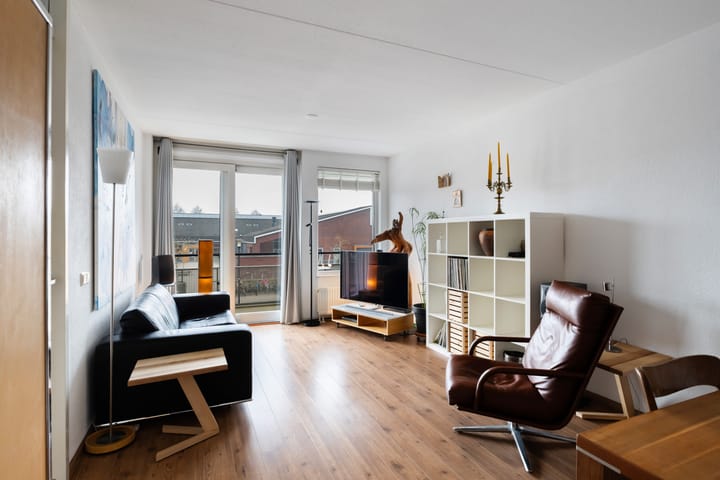 Photo 2 of Teenschiller 8