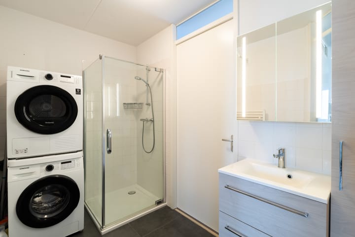 Photo 5 of Teenschiller 8