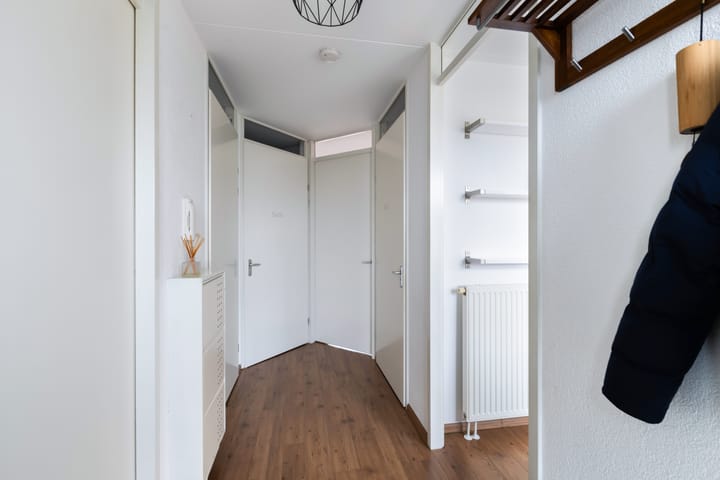 Photo 12 of Teenschiller 8