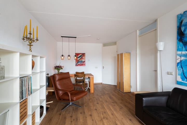 Photo 16 of Teenschiller 8