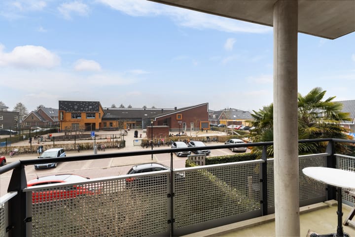 Photo 23 of Teenschiller 8