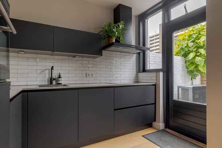 Photo 22 of De Genestetstraat 42