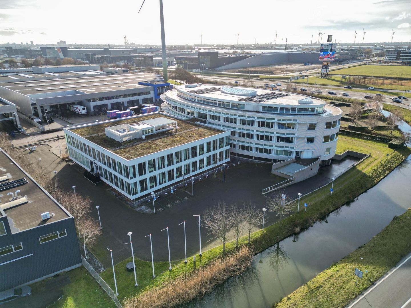 View photo 2 of Leehove 65