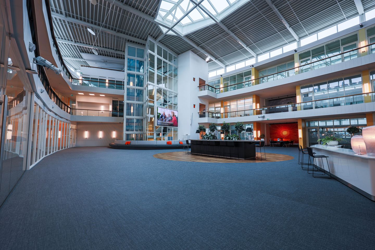 View photo 5 of Leehove 65