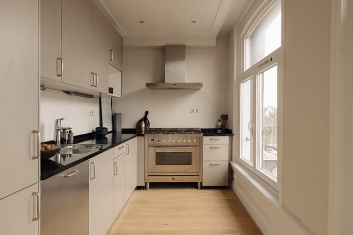 Foto 12 van Van Baerlestraat 14-3