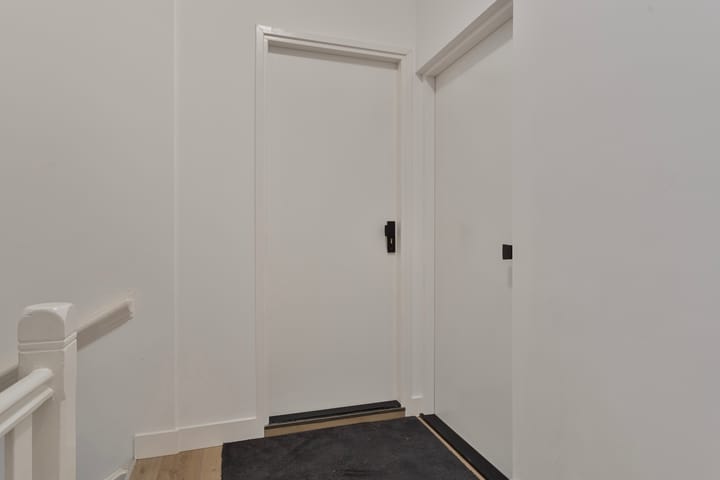 Photo 4 of Meerten Verhoffstraat 15-B2