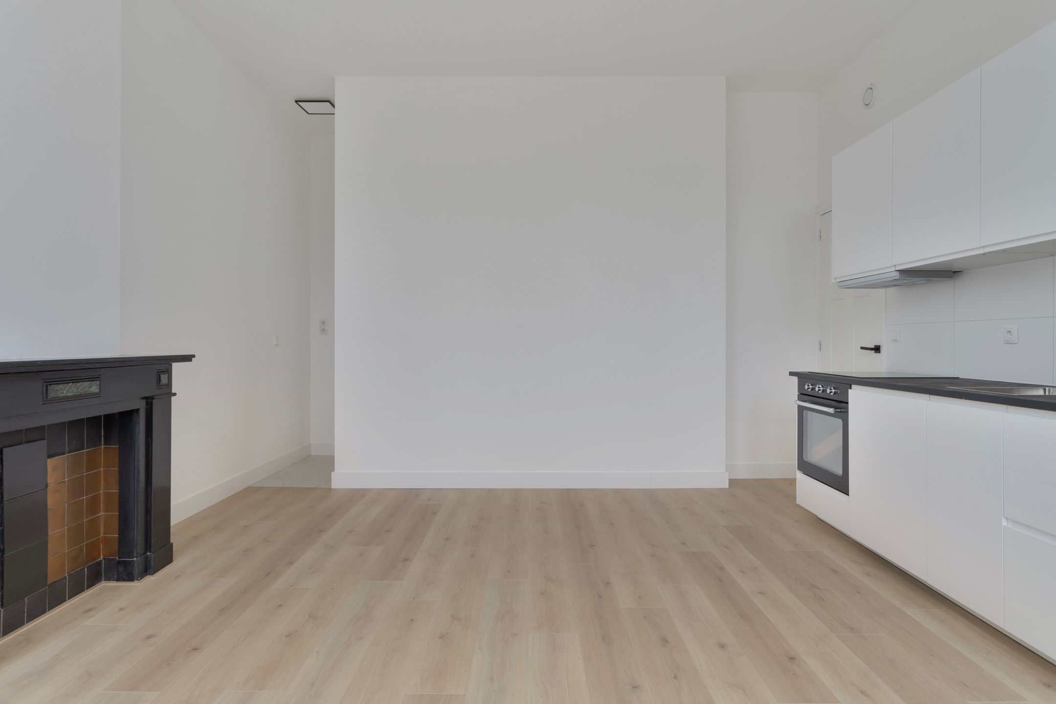 Photo 9 of Meerten Verhoffstraat 15-B2