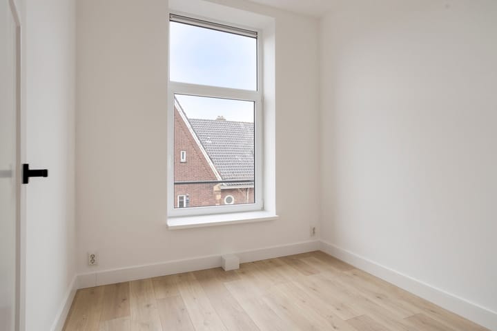 Foto 10 van Meerten Verhoffstraat 15-C1