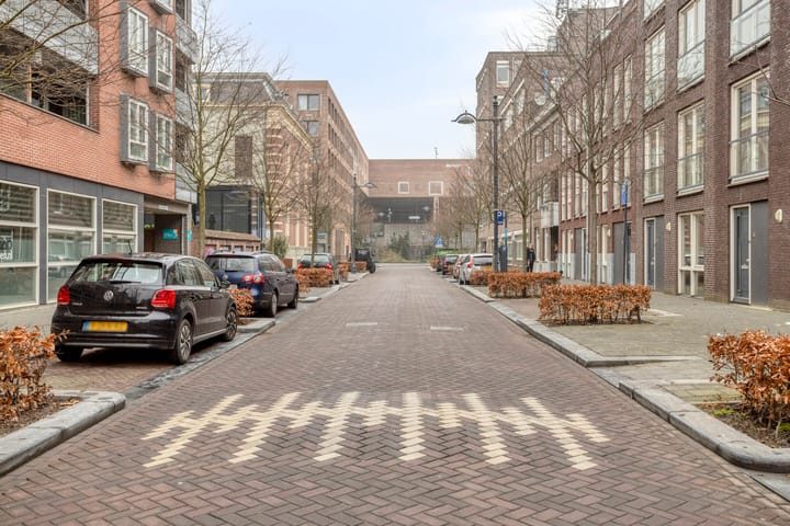 Foto 13 van Meerten Verhoffstraat 15-C1