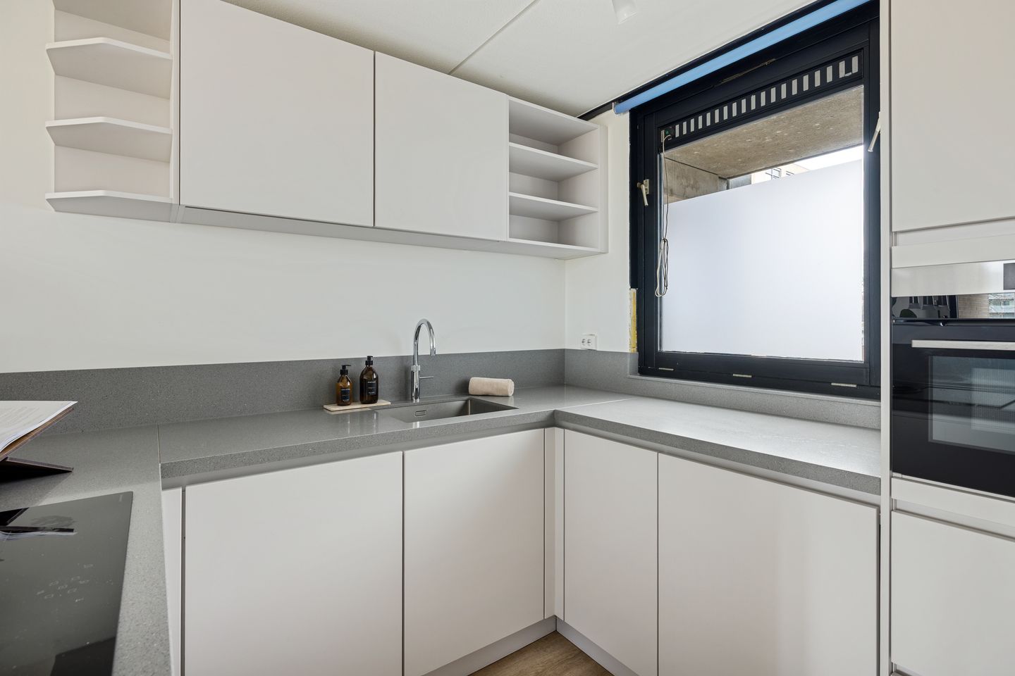 Foto 10 van Linschotensingel 1-BG