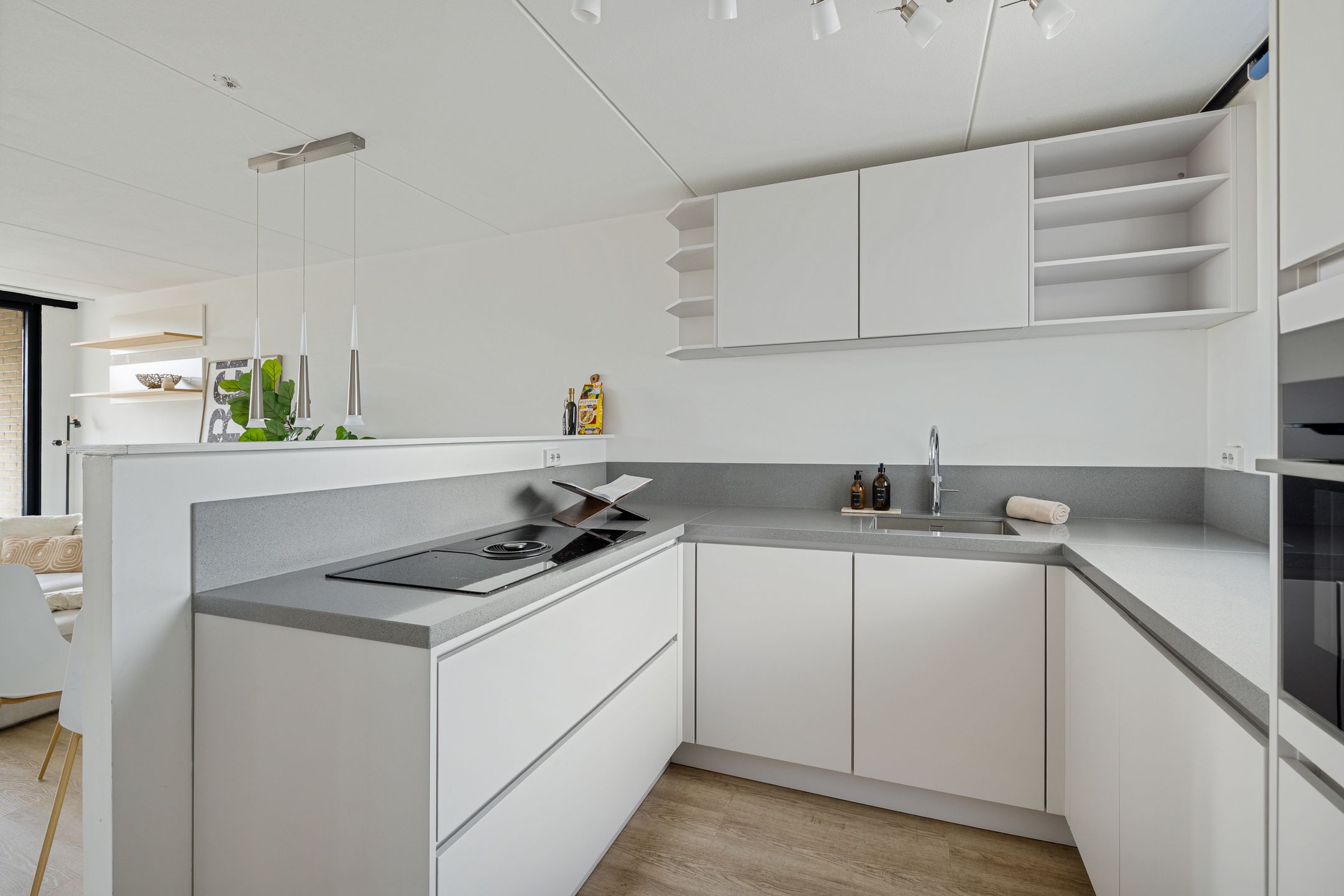 Foto 9 van Linschotensingel 1-BG