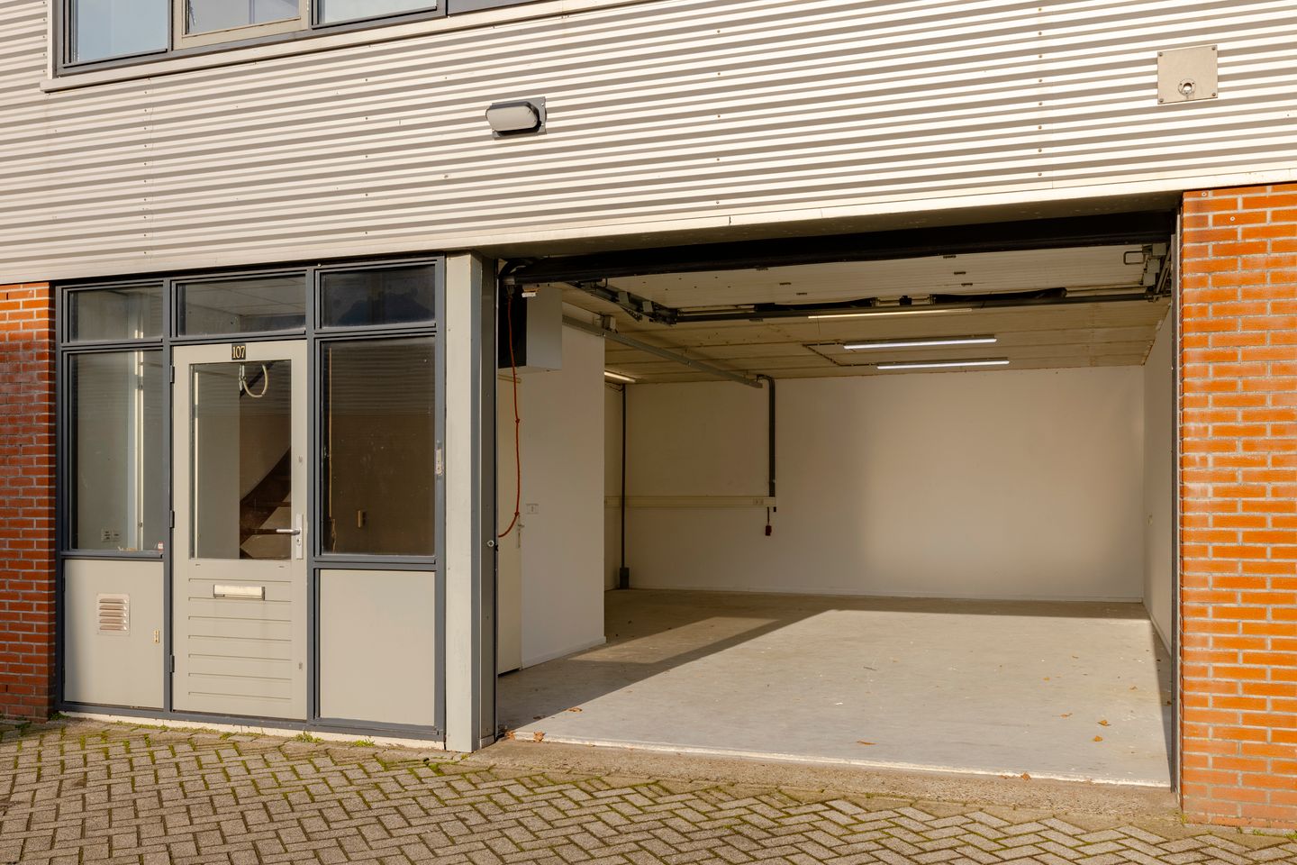 Bekijk foto 2 van Staalstraat 107