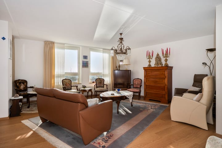 Photo 10 of Forum 44