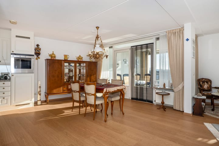 Photo 11 of Forum 44