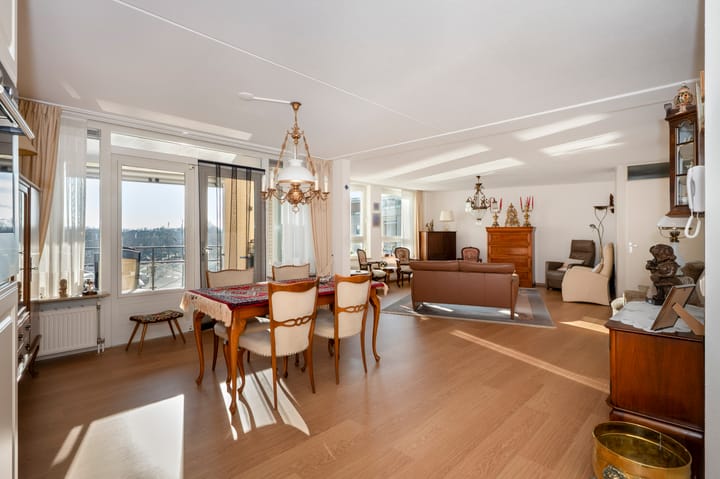 Photo 14 of Forum 44