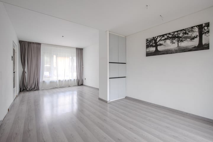 Photo 8 of Johannes Vermeerstraat 11