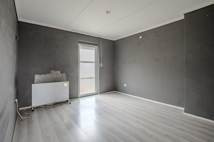 Photo 19 of Johannes Vermeerstraat 11