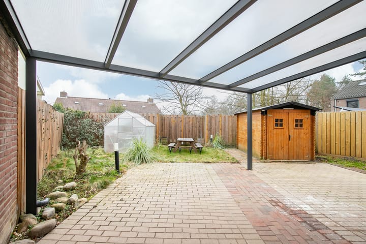 Photo 24 of Johannes Vermeerstraat 11