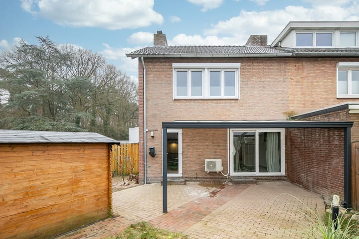 Photo 25 of Johannes Vermeerstraat 11