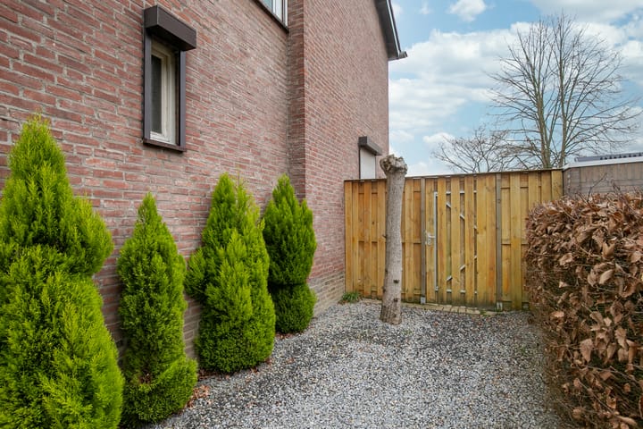 Photo 27 of Johannes Vermeerstraat 11