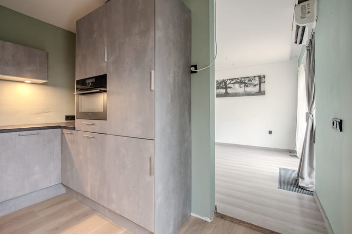 Photo 12 of Johannes Vermeerstraat 11