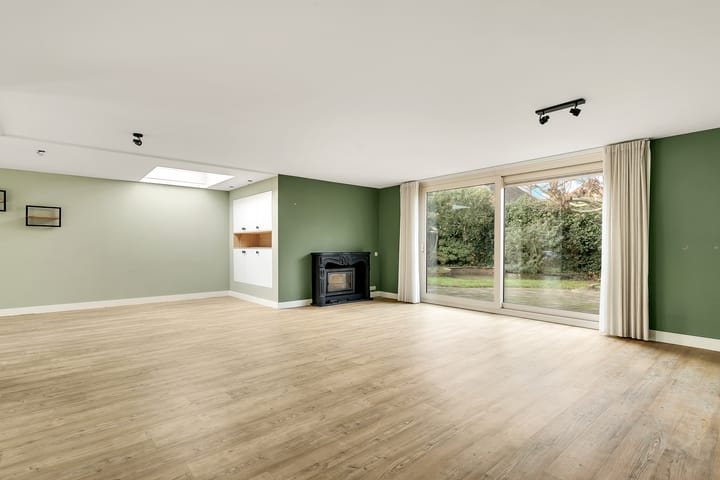 Photo 13 of Tusseler 48-A