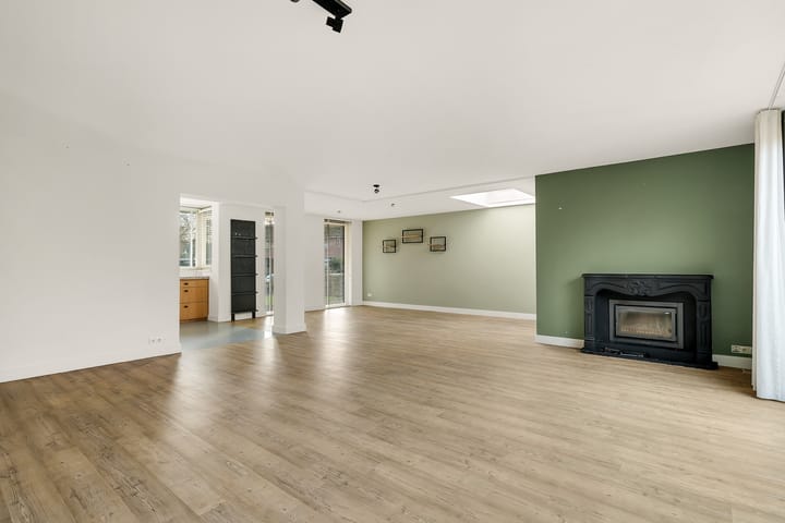 Photo 14 of Tusseler 48-A