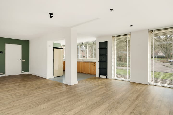 Photo 17 of Tusseler 48-A