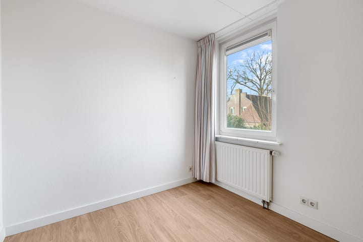 Photo 31 of Tusseler 48-A