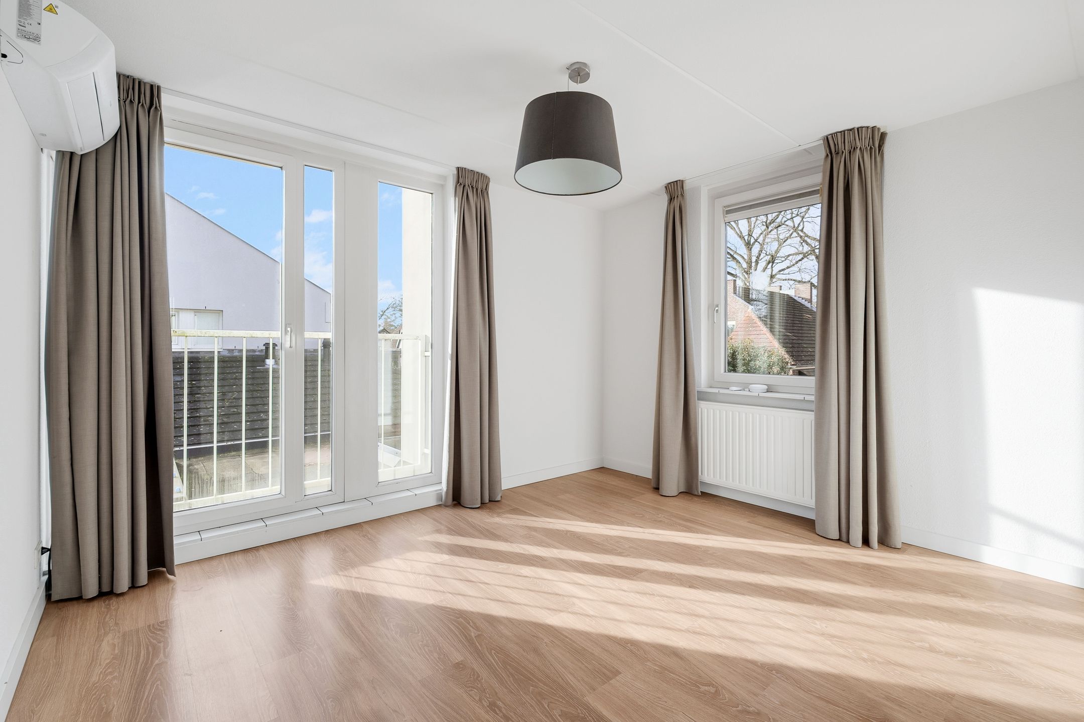 Foto 33 van Tusseler 48-A