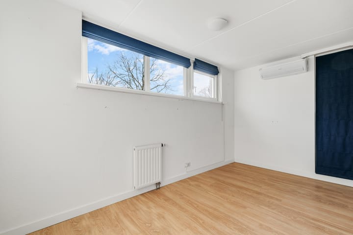 Photo 35 of Tusseler 48-A