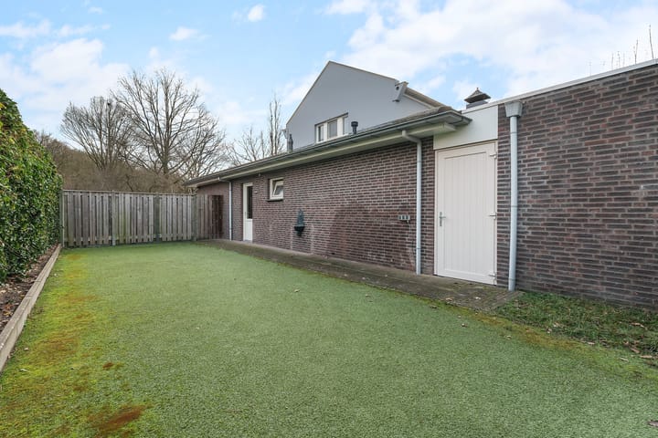 Photo 38 of Tusseler 48-A